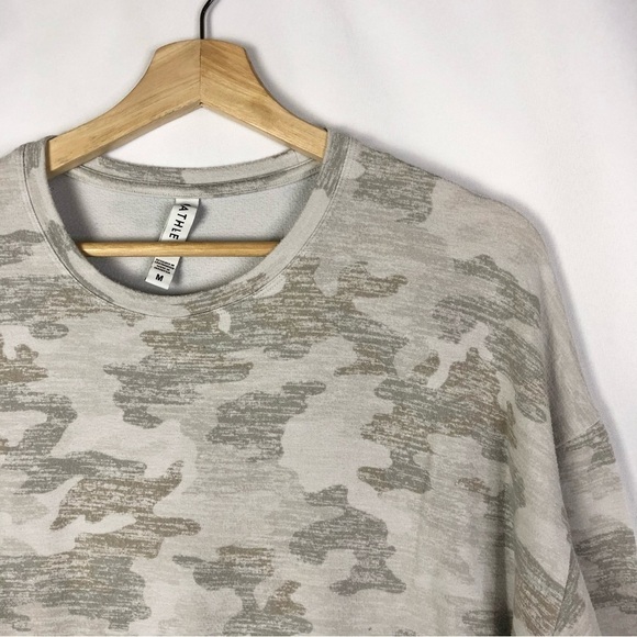 Athleta Pure Luxe Camo Printed Crewneck Athletic Sweatshirt M - Picture 4 of 4